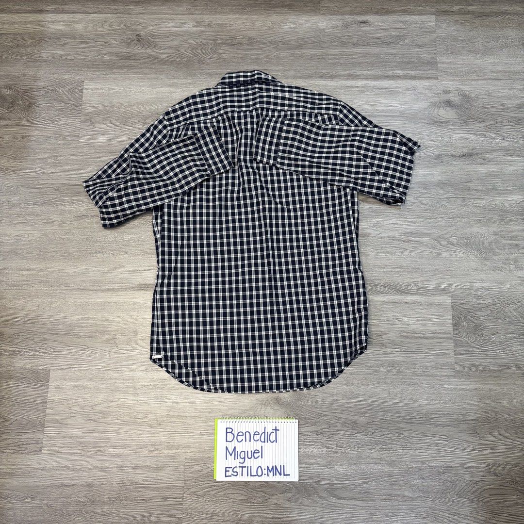GAP Checkered Long Sleeves (Category: Formal Shirts) located in Manila. Submitted by saint.benedict7 (Listing ID 1470393334, Image 2). Description: GAP Checkered Long Sleeves Price: ₱999 Size: M on tag Condition: 9/10 Issues: NO ISSUE Meet up: Marikina, Cubao, San Mateo, Montalban, Quezon City 100% original NOT THRIFTED.