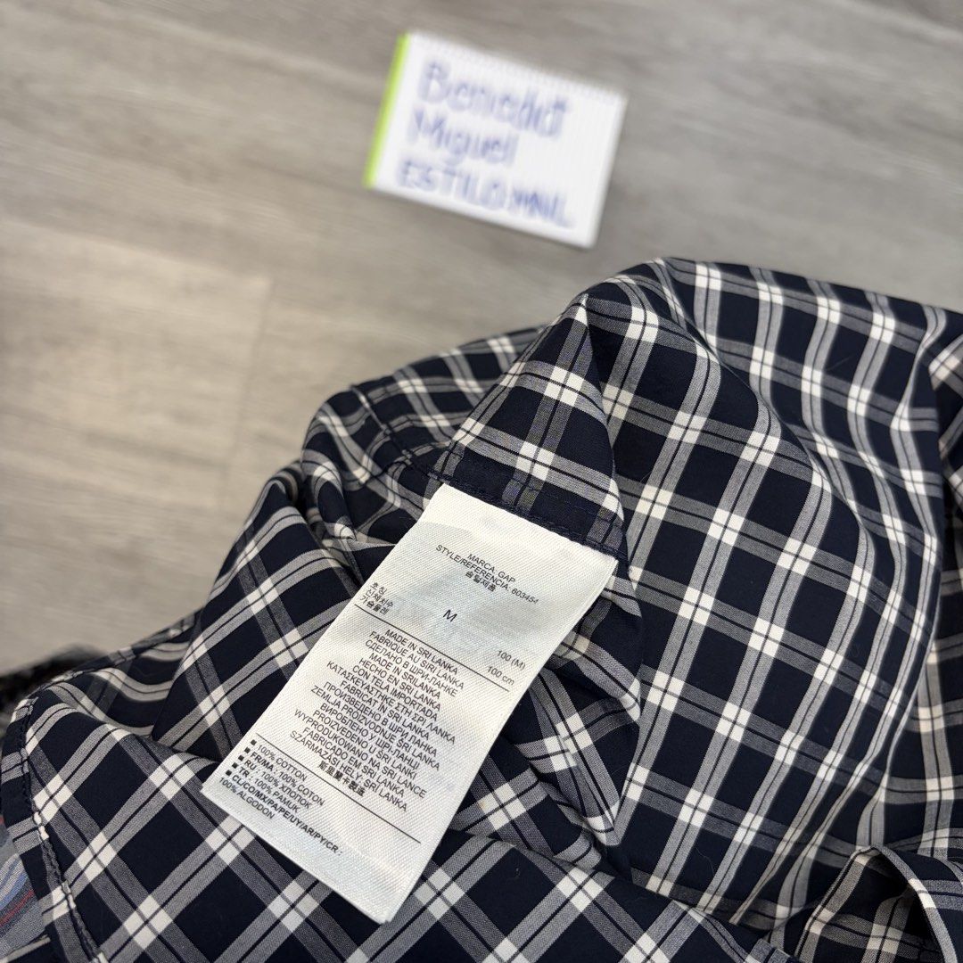 GAP Checkered Long Sleeves (Category: Formal Shirts) located in Manila. Submitted by saint.benedict7 (Listing ID 1470393334, Image 3). Description: GAP Checkered Long Sleeves Price: ₱999 Size: M on tag Condition: 9/10 Issues: NO ISSUE Meet up: Marikina, Cubao, San Mateo, Montalban, Quezon City 100% original NOT THRIFTED.