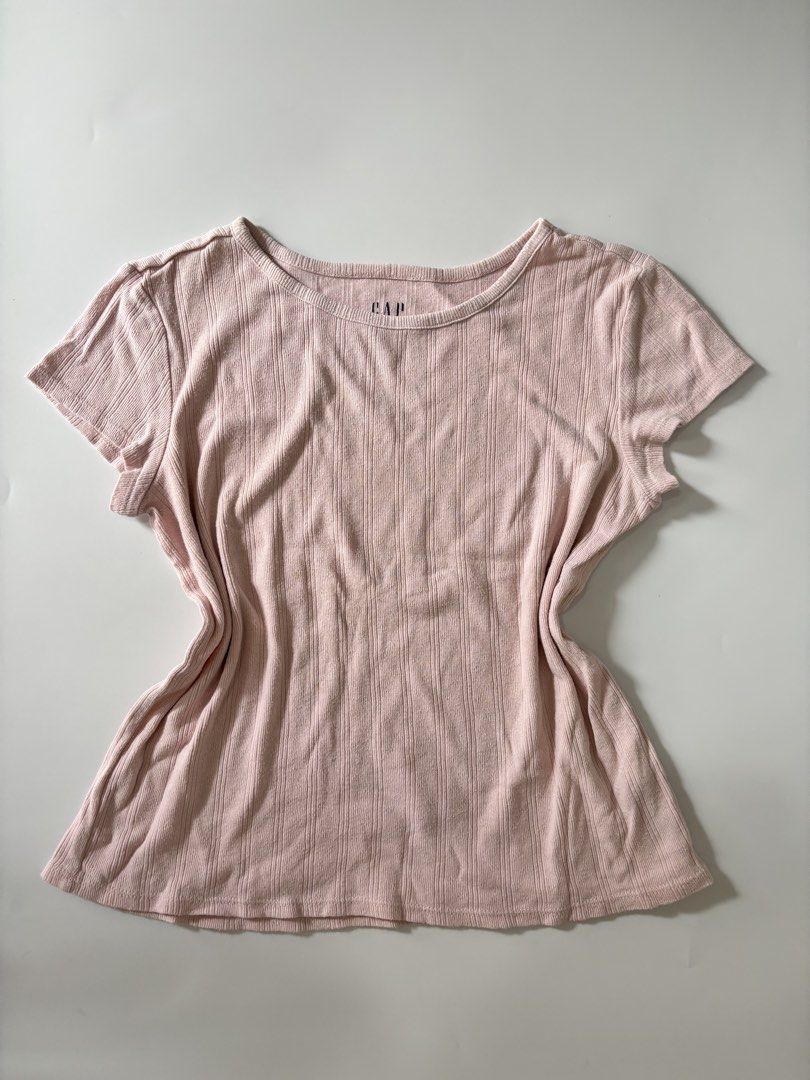 gap shirt (Category: Blouses) located in Binan City. Submitted by byhiraeth (Listing ID 1470463882, Image 1). Description: -small to medium -no ww -has small stain -will only entertain offers since IM out of reply quota -loc is santa rosa, laguna.