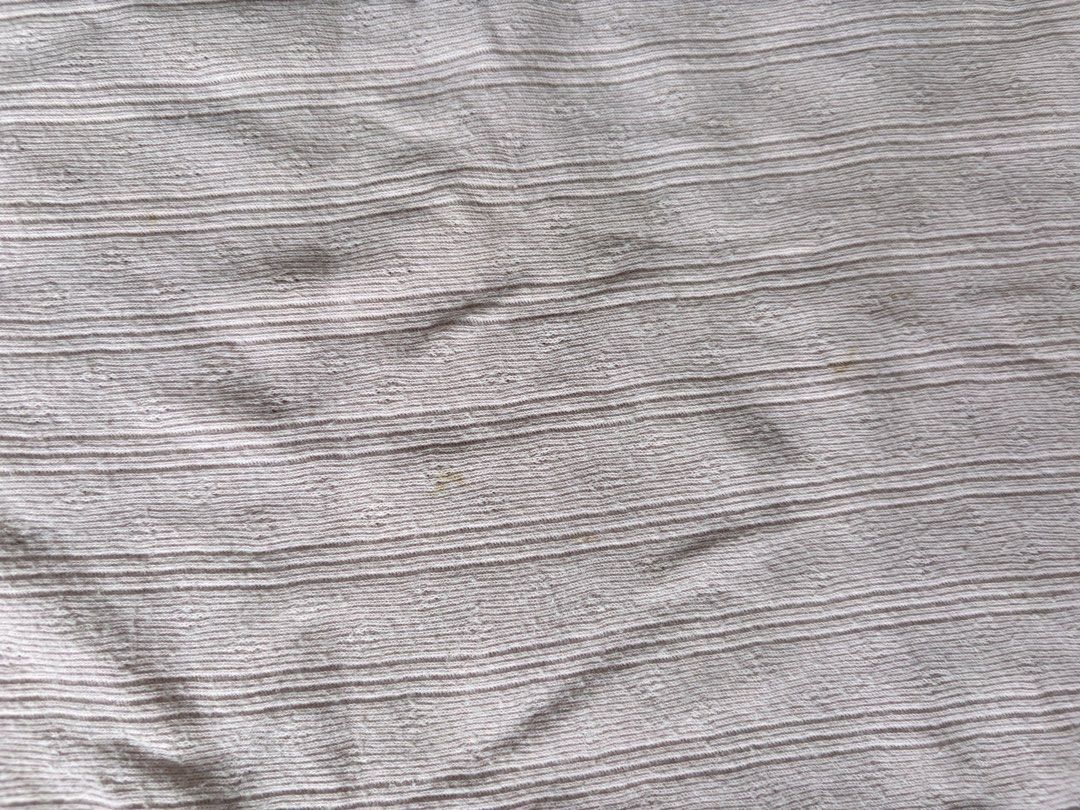 gap shirt (Category: Blouses) located in Binan City. Submitted by byhiraeth (Listing ID 1470463882, Image 3). Description: -small to medium -no ww -has small stain -will only entertain offers since IM out of reply quota -loc is santa rosa, laguna.