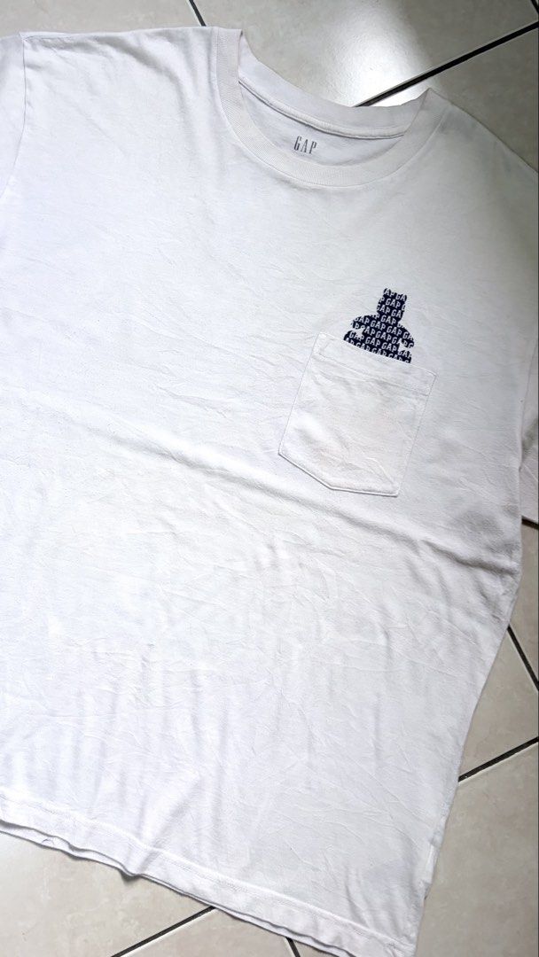 GAP Tee (Category: Tshirts & Polo Shirts) located in Marang. Submitted by LGTShop (Listing ID 1470518455, Image 2). Description: P26" L30.5", Size XL Condition 9/10.