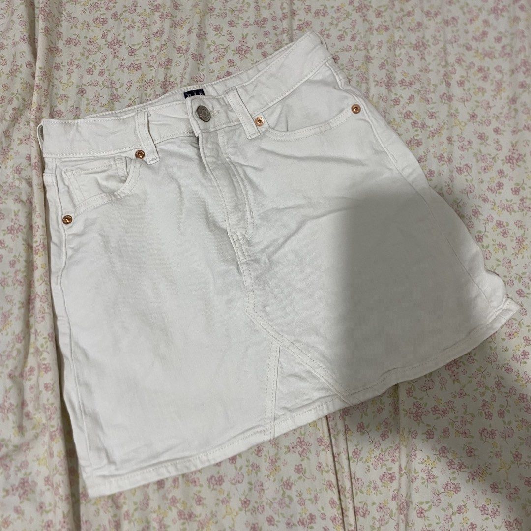 GAP White Denim Mini Skirt (Category: Skirts) located in Davao. Submitted by hercloset.dvo (Listing ID 1470475795, Image 1). Description: .