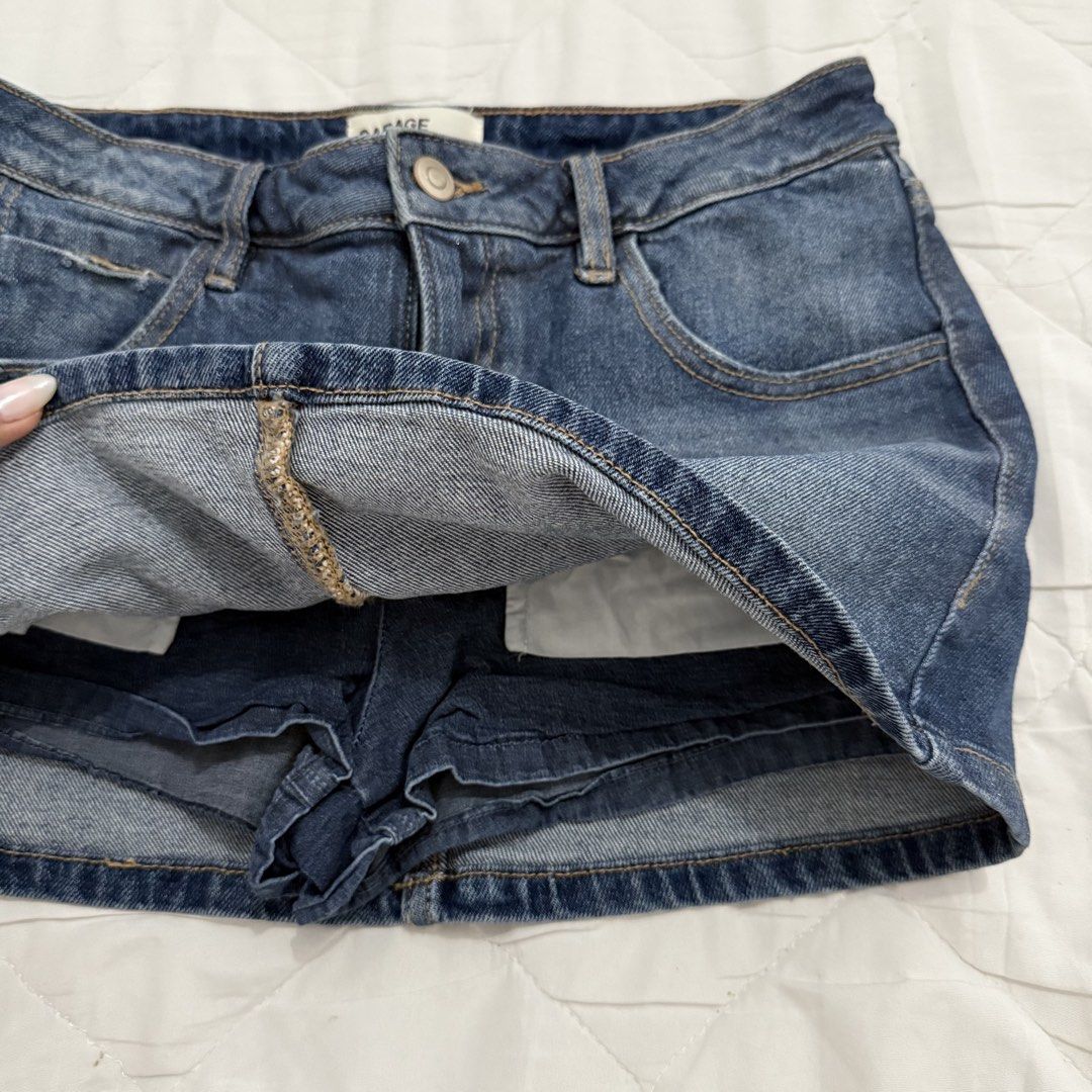 Garage Denim Skort (Category: Skirts) located in Davao. Submitted by aug_amari (Listing ID 1470486164, Image 3). Description: size XS-S 24-25 stretchable :).