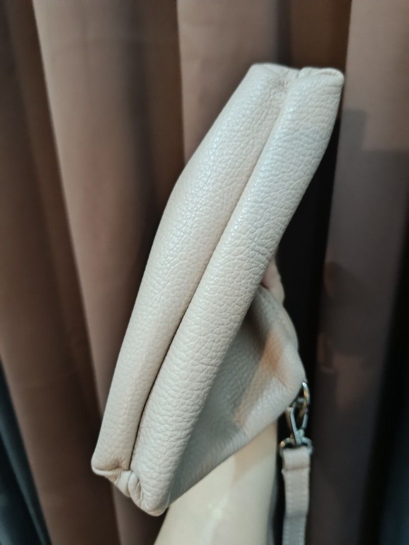 Genuine Leather Italy Sling bag (Category: Cross-body Bags) located in General Mariano Alvarez. Submitted by plsjewelryemporium (Listing ID 1470471901, Image 3). Description: Genuine Leather Italy sling bag adjustable strap light beige color mabango (real leather smell) from Greece pwede sa maselan PHP 1,100 + SF MOP: Gcash MOD: J&t express and lalamove NO COD/COP.