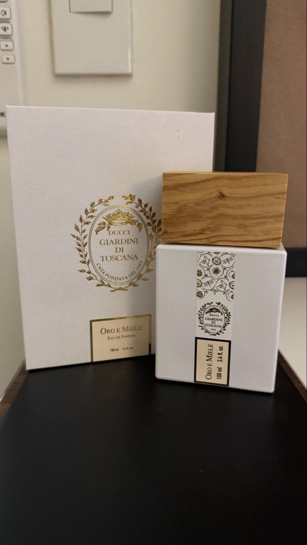 Giardini Di Toscana Oro E Miele Eau De Parfum 100ml (Category: Fragrance & Deodorants) located in Quezon City. Submitted by jaja.dlrsr (Listing ID 1470504327, Image 2). Description: RUSH FOR SALE!!! ORIGINAL Giardini Di Toscana's Oro e Miele 🍯 - From the makers of Bianco Latte 🩵 - Type: Eau de Parfum (EDP) - Size: 100ml bottle - Scent Profile: Warm, sweet fragrance with vanilla, honey, amber, and powdery floral notes - Performance: LONG-lasting