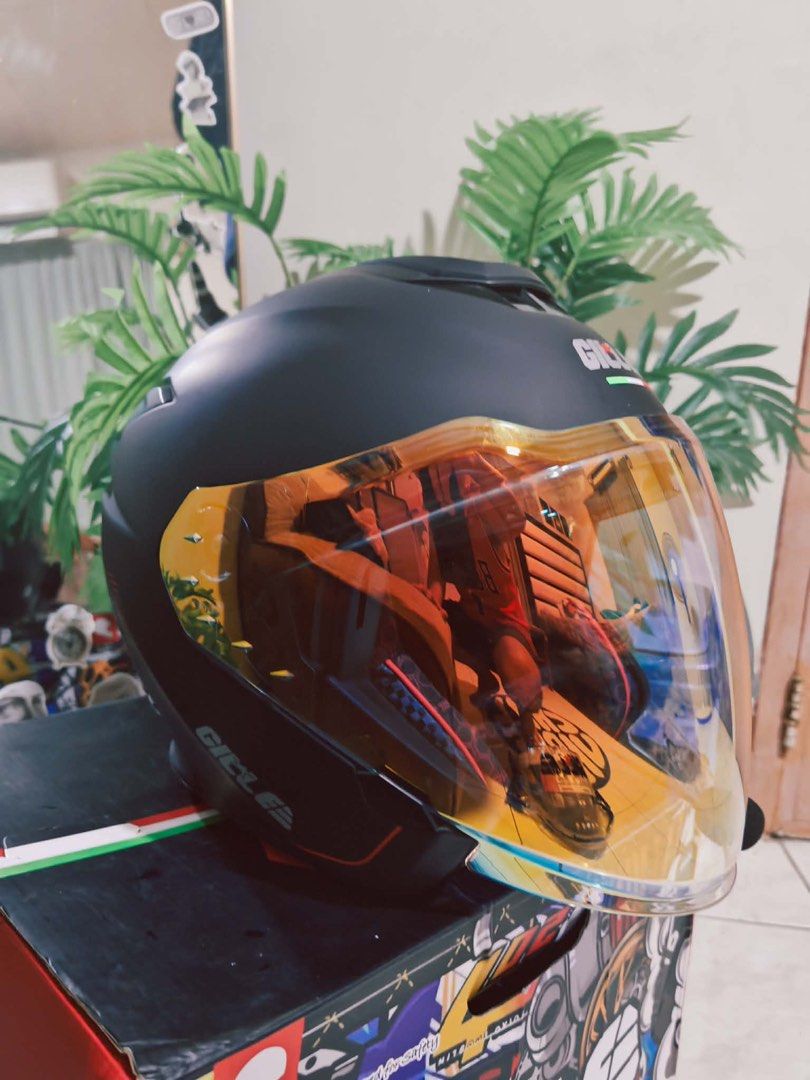 GILLE FF05 VISAGE (Category: Helmets and other Riding Gears) located in San Ildefonso. Submitted by ownexboujeebags (Listing ID 1470481770, Image 1). Description: 🏍️ GILLE FF005 VISAGE + INTERCOM BLAZE — FOR SALE! ✨ GILLE FF005 Visage Half-Face Helmet ✨ Dual Visor ✨ Revo/Iridium Inner Visor ✨ Comfortable and stylish ✨ Intercom Blaze included 🔊 ✨ Used only 3 times ✨ Perfect for daily rides and long trips 💰 Price: ₱4000 📏 Size: XL 🖍️ Color: Bl