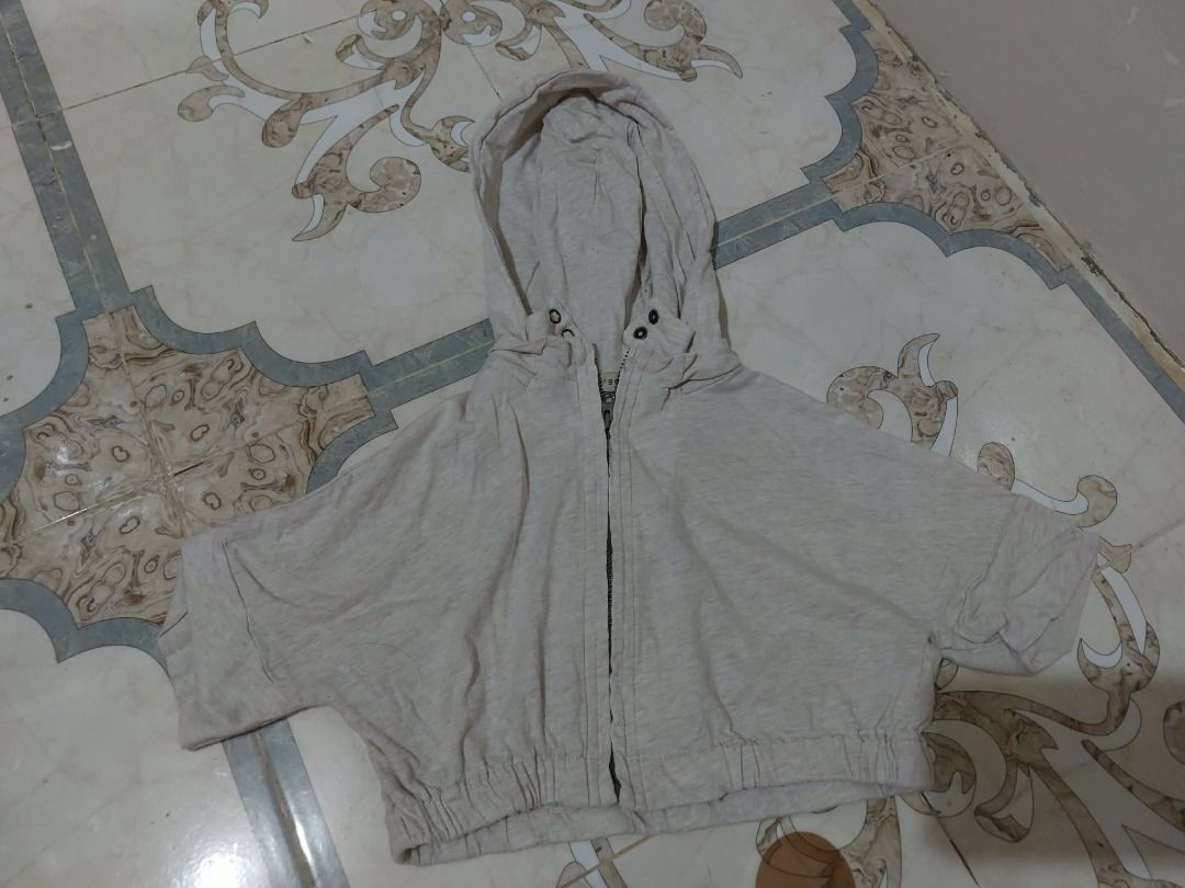 Gingersnaps Hooded zip-up jacket and patterned leggings set (Category: Coats, Jackets and Outerwear) located in Valenzuela. Submitted by sv072724 (Listing ID 1470476279, Image 2). Description: - Set includes: Light grey cropped zip-up hoodie & cream fruit-print leggings - Hoodie features: Short sleeves and a drawstring hood - Leggings feature: All-over pineapple, banana, and watermelon print - Fabric: Soft, stretchy, and comfortable for everyday 