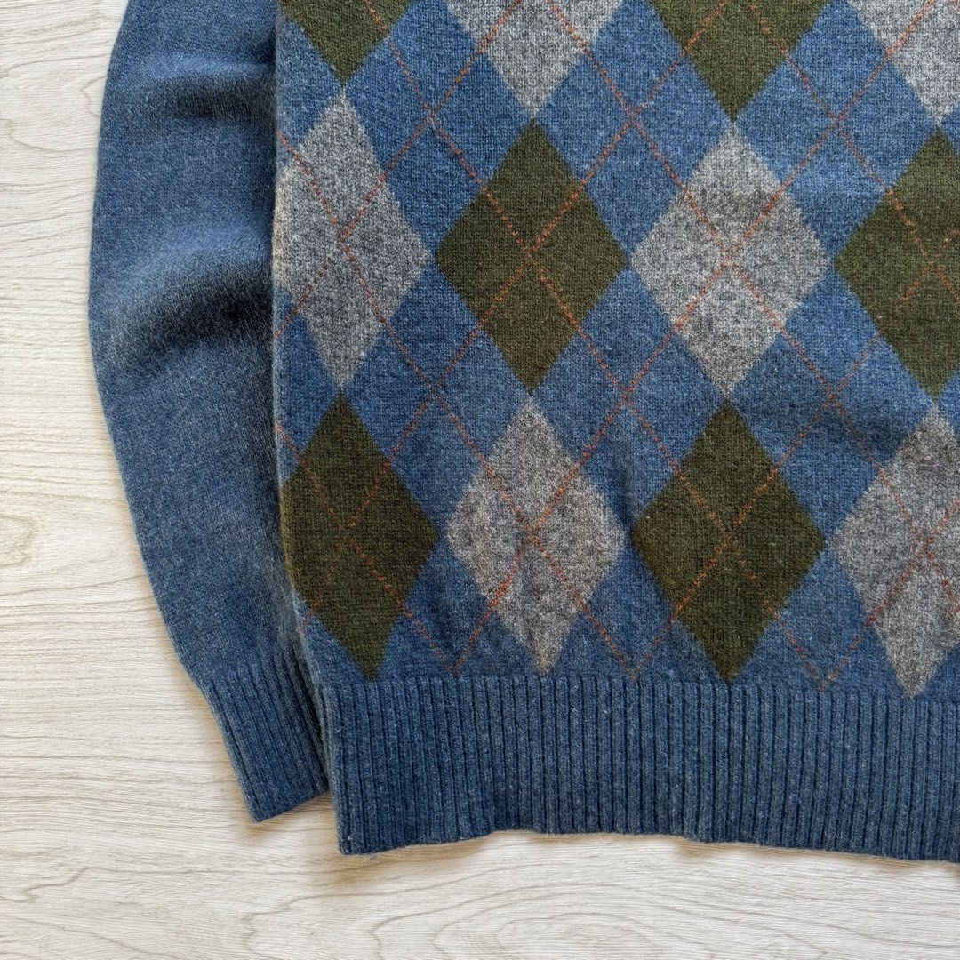 Giordano Agryle Knit Sweater (Category: Coats, Jackets and Outerwear) located in Zamboanga. Submitted by rustic.rev (Listing ID 1470467082, Image 3). Description: Giordanò Crewneck Agryle Knit Sweater In excellent condition Tagged: L Actual Measurements: Pit to pit: 20.5” Length: 27.5” Shoulders: 16” Sleeves length: 27.5” .