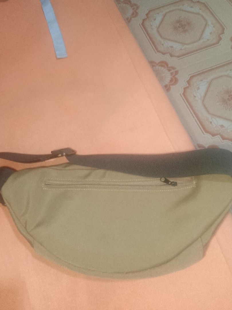 Giordano chest/ beltbag (Category: Belt bags, Clutches and Pouches) located in Bauko. Submitted by vayne123_turtle (Listing ID 1470483279, Image 3). Description: Pre-loved LIKE new...