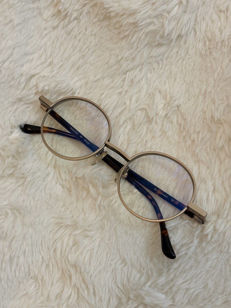 Giordano round metal eyeglasses (Category: Sunglasses & Eyewear) located in Binangonan. Submitted by polinn.xx (Listing ID 1470364567, Image 1). Description: Specs alone was bought for 3,700 Replaceable lens.