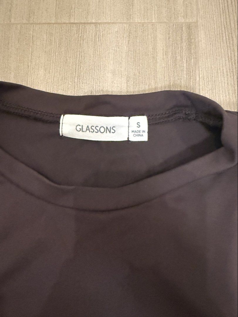 GLASSONS brown fit tee (Category: Shirts) located in Manila. Submitted by bella_boo (Listing ID 1470468601, Image 2). Description: have to sell by TUESDAY tags 🏷️ brandy melville subdued edikted cotton on stradivarius pull and bear hnm zara bershka.