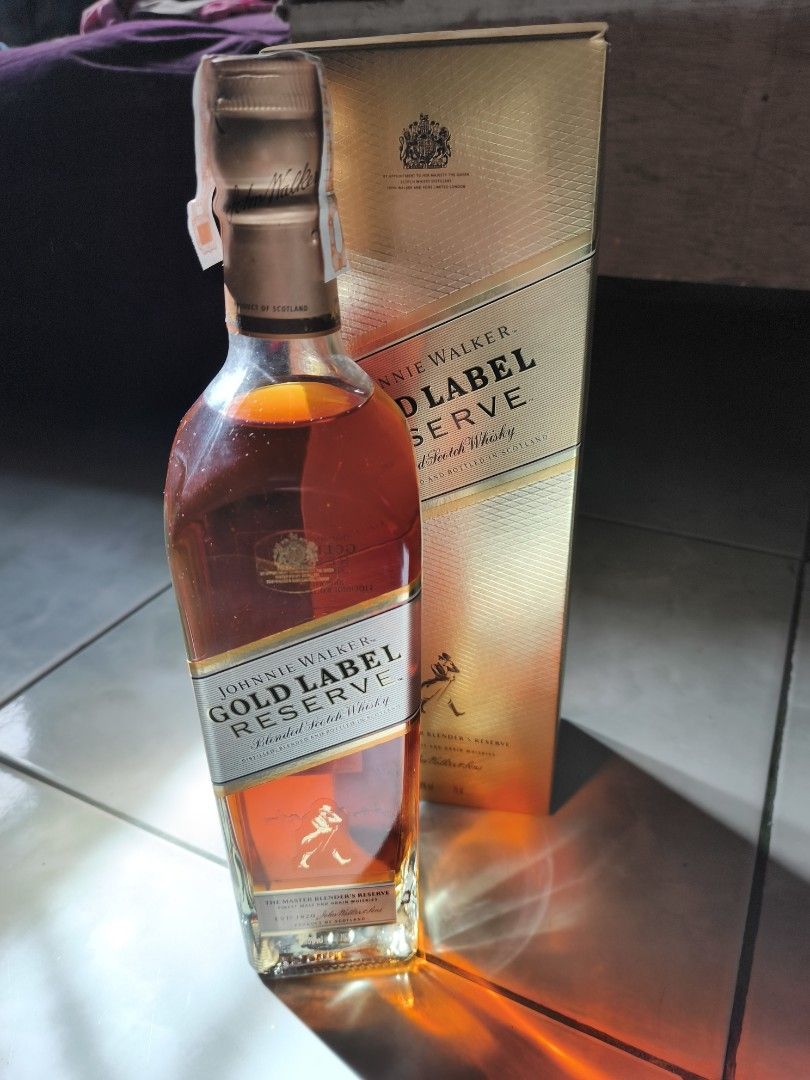 Gold Label 750 ml (Category: Beverages) located in Manila. Submitted by goldenshark_c43de2 (Listing ID 1470556739, Image 2). Description: Selling Johnny Walker Gold Label authentic pinangdidisplay lang bawas collection.