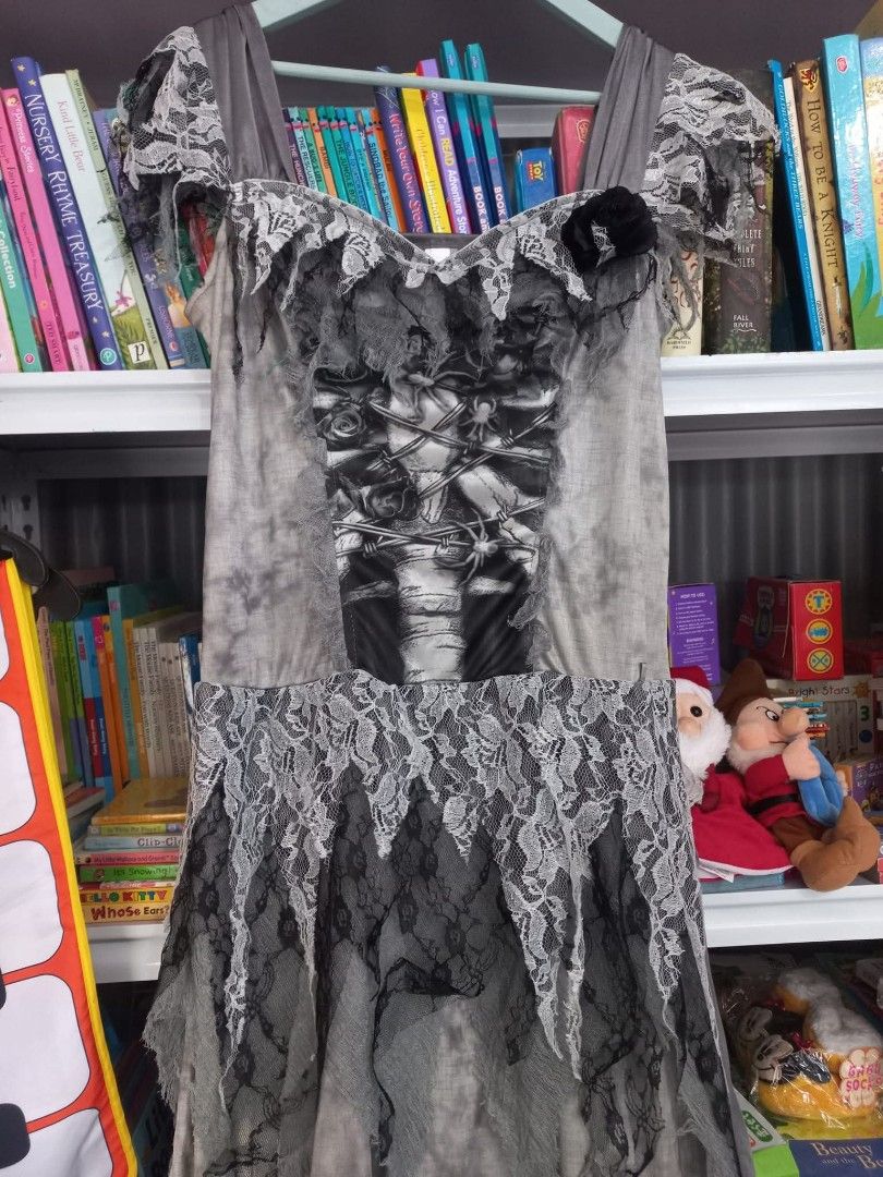 Gothic Ghost Bride Witch Adult Costume (Category: Dresses) located in Bontoc. Submitted by shaneebhee (Listing ID 1470399748, Image 2). Description: Gothic | Ghost Bride | Witch 🧙‍♀️ Adult Costume | Long dress Like new 💚 GCash payment only 📦 Nationwide shipping via J&T Express 🚚 Shipping fee c/o buyer ❌ NO COD — Payment first po.