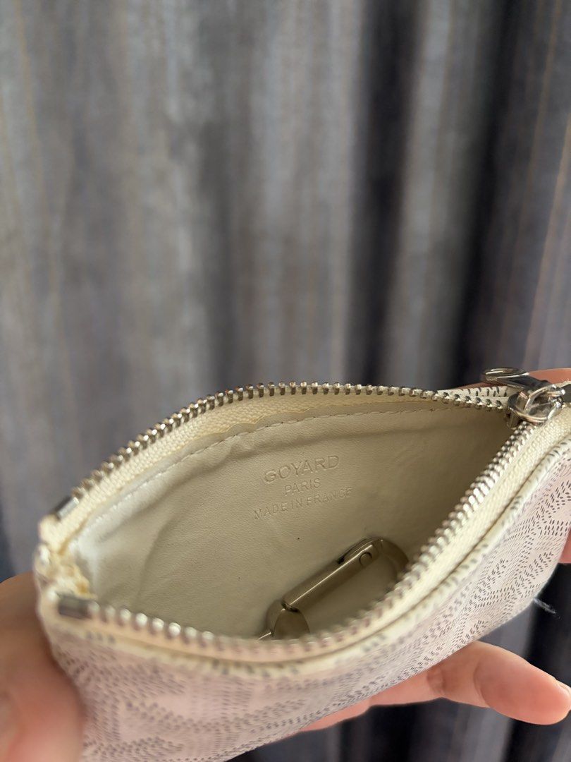 Goyard coin purse (Category: Luxury Bags & Wallets) located in Quezon City. Submitted by jocelyn__18 (Listing ID 1470388271, Image 2). Description: Not authentic. Barely used just in my drawer. Only placed cards in them.
