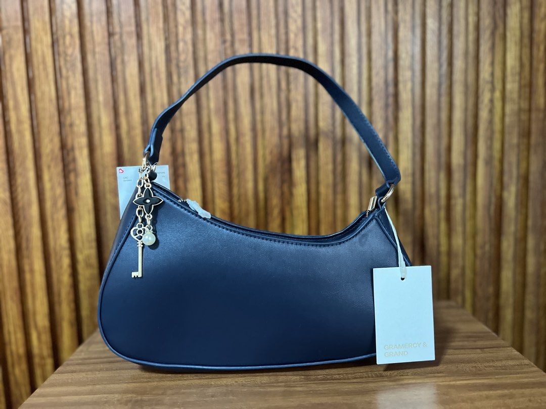 Gramercy Shoulder bag (Category: Shoulder Bags) located in Cabanatuan. Submitted by hellorhea (Listing ID 1470433323, Image 2). Description: Brand new fresh from the US.