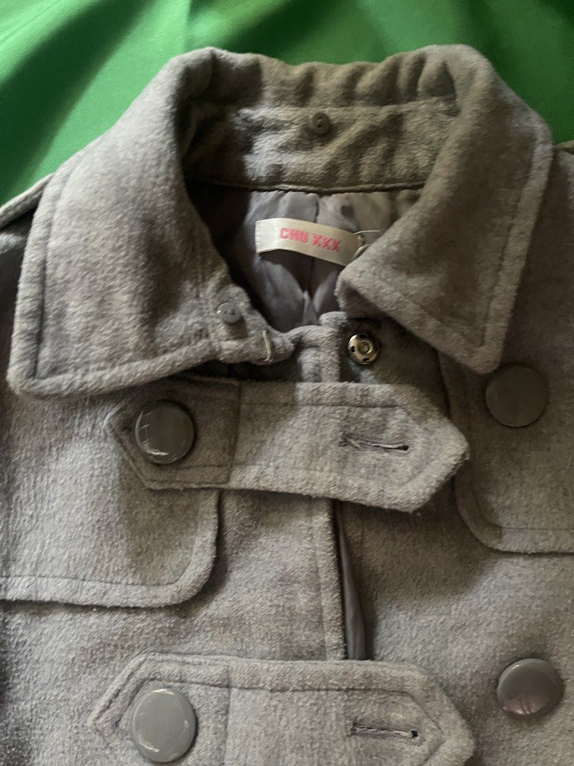 Gray winter coat (Category: Coats, Jackets and Outerwear) located in Manila. Submitted by staerinight (Listing ID 1470502489, Image 3). Description: S-semi large .