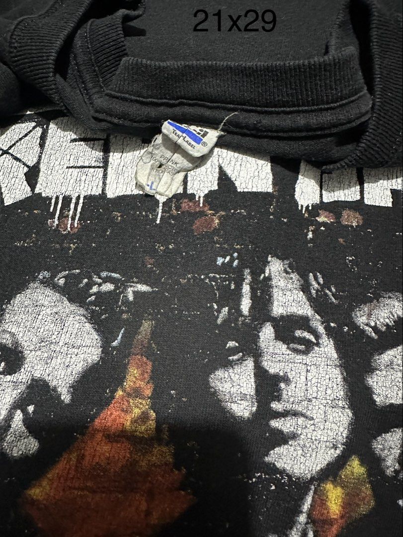 Green Day 2009 Tour Tee (Category: Tshirts & Polo Shirts ) located in Manila. Submitted by got_loots (Listing ID 1470481524, Image 2). Description: WTS❗️❗️❗️ Green Day 2009 Tour Tee In Good Condition Large on Anvil Tag Dimes:21x29 ₱1,800 Only .