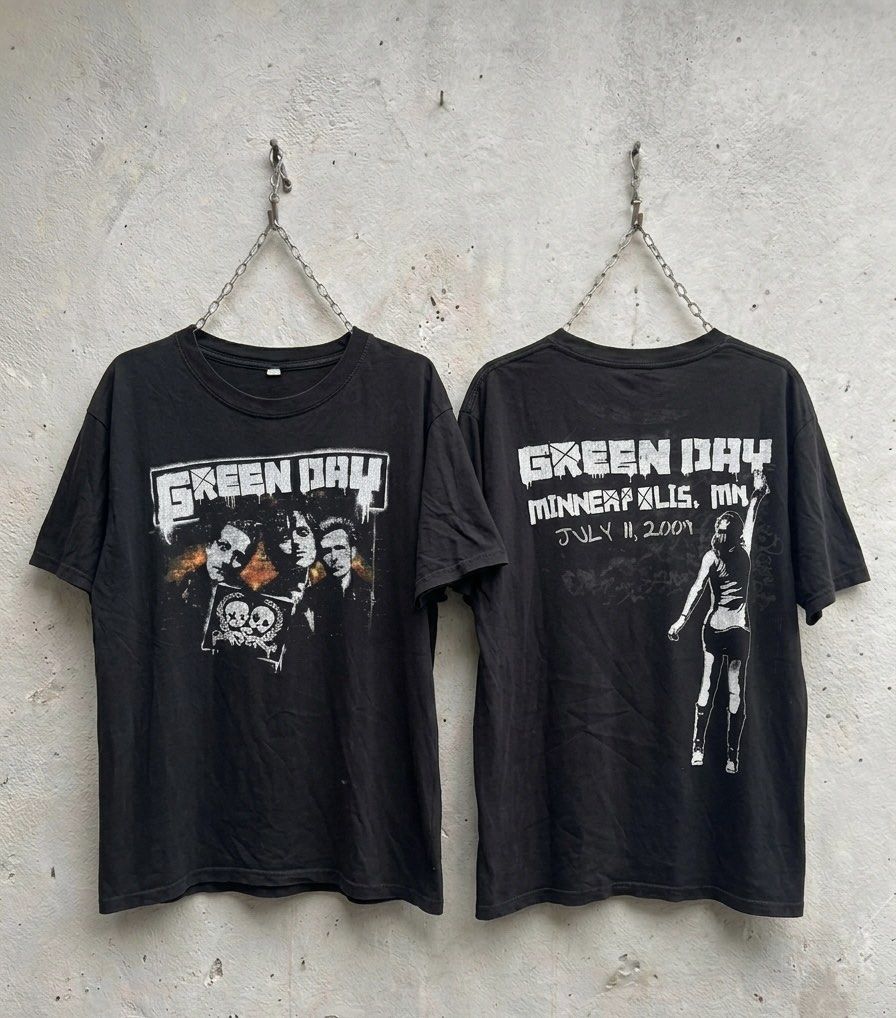Green Day 2009 Tour Tee (Category: Tshirts & Polo Shirts ) located in Manila. Submitted by got_loots (Listing ID 1470481524, Image 1). Description: WTS❗️❗️❗️ Green Day 2009 Tour Tee In Good Condition Large on Anvil Tag Dimes:21x29 ₱1,800 Only .