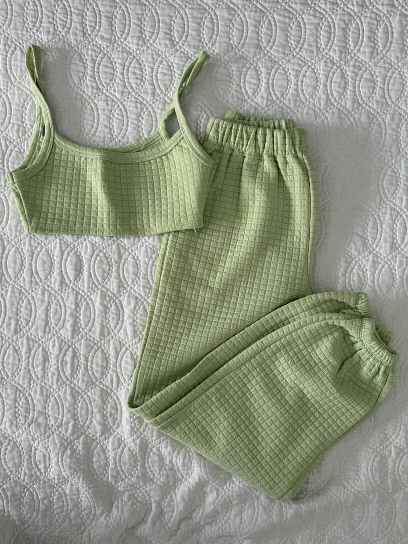 Green Princess Polly Set (Category: Sets or Coordinates) located in Quezon City. Submitted by kelangot (Listing ID 1470419933, Image 1). Description: Selling this item in great condition! Brand: princess polly Size: US 2 Condition: worn only once Color: green RFS: decluttering 📦 Shipping: C/O buyer 💸 Payment: GCash, BPI, or GoTyme Feel free to message me for inquiries Strictly no cancellations, returns, or refunds. Happy shopping! ♡.