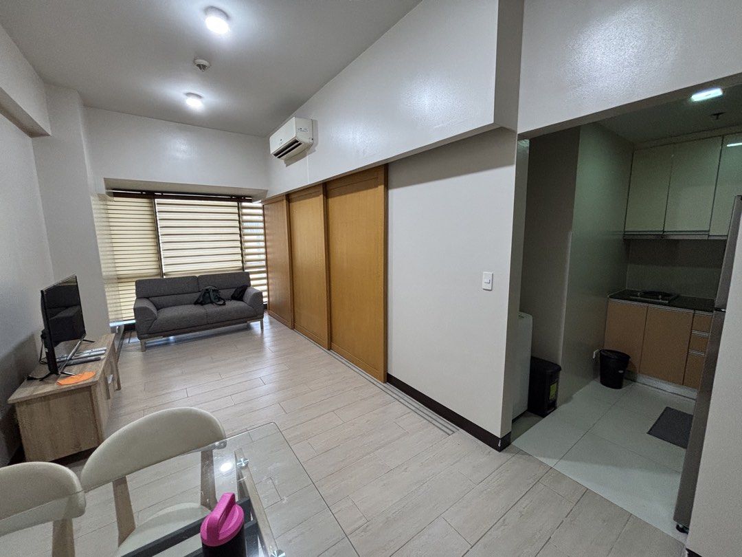 Greenbelt Excelsior 1 Bedroom | NO AGENTS (Category: Apartments & Condos) located in Manila. Submitted by razorramonthebadguy (Listing ID 1470516448, Image 3). Description: NO AGENTS 42 sqm 1 bedroom condo 1 year contract 2 months advance 2 months deposit Semi furnished With: 2 split type AC inverter Queensize bed Refrigirator inverter Waching machine Couch Dinibg table & chair TV rack TV (not internet ready) Rack Electric stove Doe not have a pa