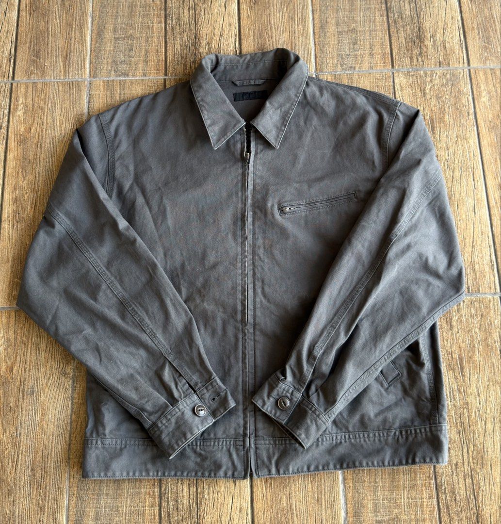 GREY BLOUSON JACKET (Category: Coats, Jackets and Outerwear) located in Manila. Submitted by urban-vintage_2 (Listing ID 1470391228, Image 1). Description: ISSUE: NONE (NEED WASH) MOP :GCASH (NO COD) SHIP VIA: LALAMOVE & J&T LOCATION: PASIG CITY LENGTH: 26 WIDTH : 24 .