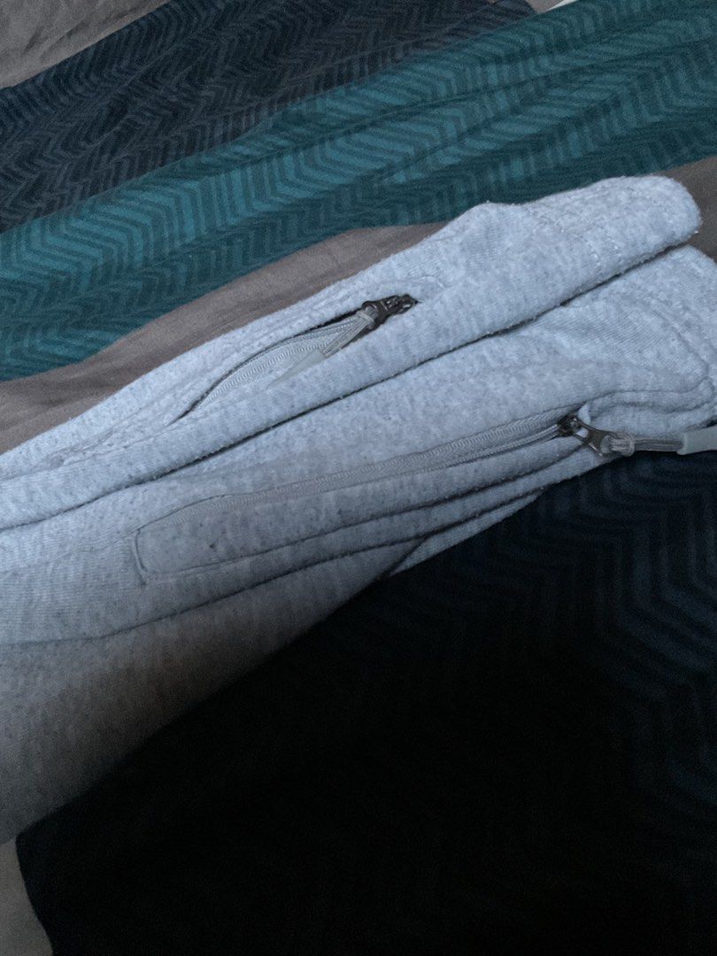Grey jogging pants (Category: Joggers) located in Manila. Submitted by iya0810 (Listing ID 1470445684, Image 3). Description: .