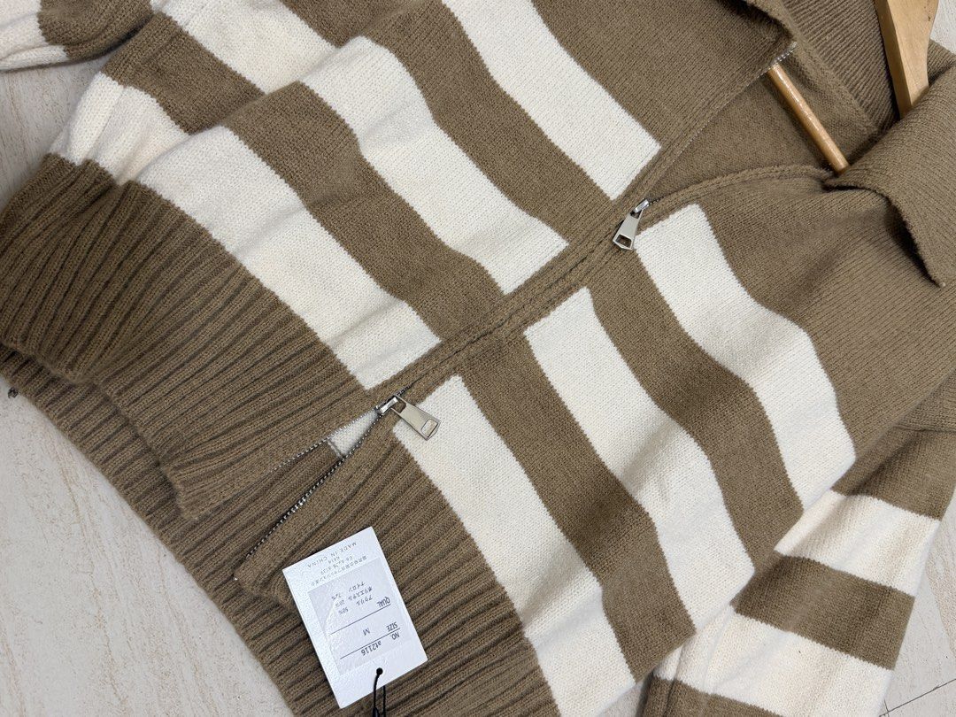 GRL FULL ZIP SWEATER (Category: Announcements) located in Caloocan City. Submitted by storm4 (Listing ID 1470412180, Image 2). Description: Medium from japan.