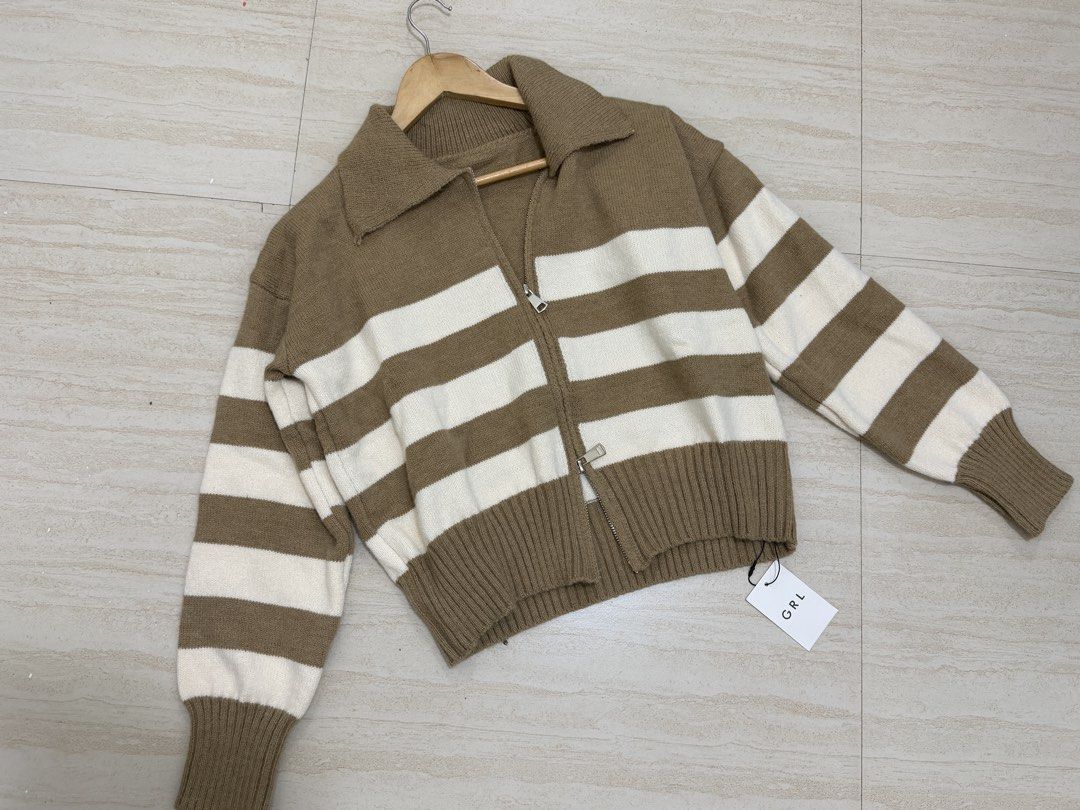 GRL FULL ZIP SWEATER (Category: Announcements) located in Caloocan City. Submitted by storm4 (Listing ID 1470412180, Image 1). Description: Medium from japan.