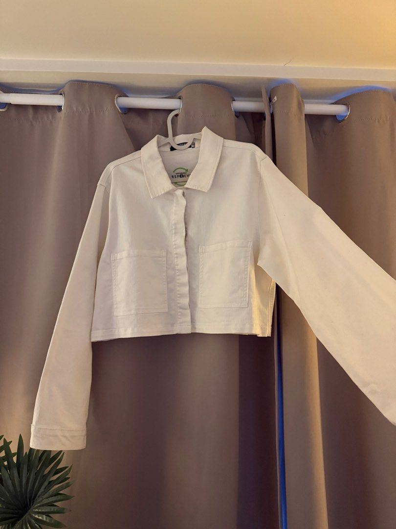 GTW Urban White Cropped Denim Jacket (Category: Coats, Jackets and Outerwear) located in Mandaluyong City. Submitted by k_closet00 (Listing ID 1470454937, Image 2). Description: - Trendy white cropped denim jacket - Crafted with eco-friendly sustainable REPREVE material - XL but fits S-L best for an oversized overlay fit - Like-new, used once only.