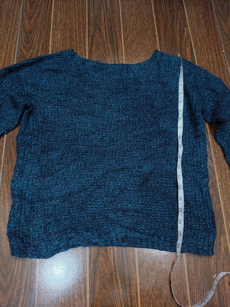 GU authentic Teal Cable Light Knit Sweater Freesize (Category: Longsleeves) located in Bulacan. Submitted by alyssarys (Listing ID 1469920994, Image 2). Description: - Brand: GU - Color: Deep teal blue - Size: S to M (plenty of stretch) - Style: Long sleeves with a wide scoop neckline - Material: Lightweight knit with a textured pattern - Condition: Excellent.