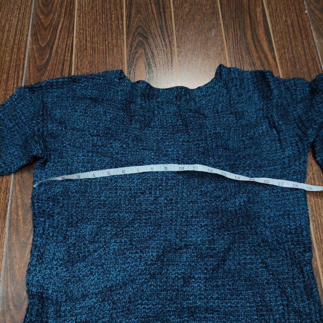 GU authentic Teal Cable Light Knit Sweater Freesize (Category: Longsleeves) located in Bulacan. Submitted by alyssarys (Listing ID 1469920994, Image 3). Description: - Brand: GU - Color: Deep teal blue - Size: S to M (plenty of stretch) - Style: Long sleeves with a wide scoop neckline - Material: Lightweight knit with a textured pattern - Condition: Excellent.