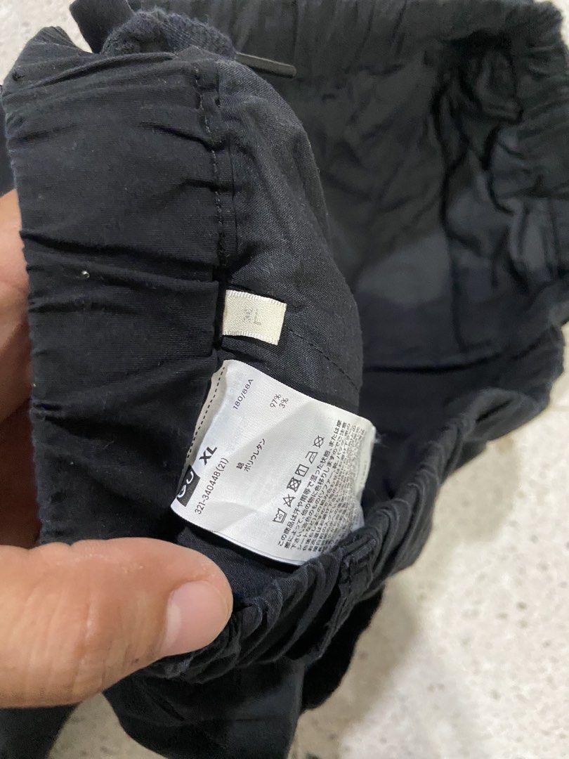 GU Black Cargo Pants XL (Category: Joggers) located in Calumpit. Submitted by Ketchi (Listing ID 1470500767, Image 2). Description: - Brand: GU - Color: Black - Size: XL - Fit: Relaxed fit with elastic waistband and button closure - Material: 97% cotton, 3% polyurethane - Features: Functional side pockets with ample storage - Condition: Comfort-focused daily wear pants.