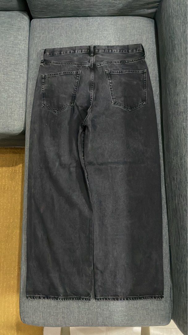 GU by Uniqlo Baggy Pants (Category: Jeans) located in Munoz. Submitted by kobswitdathrifts (Listing ID 1470483537, Image 3). Description: 34-35 waist, 41.5 length, 14 thigh & 10 leg opening.