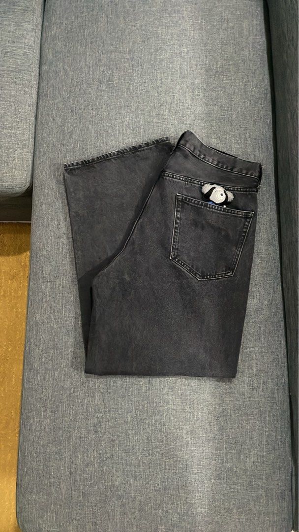 GU by Uniqlo Baggy Pants (Category: Jeans) located in Munoz. Submitted by kobswitdathrifts (Listing ID 1470483537, Image 1). Description: 34-35 waist, 41.5 length, 14 thigh & 10 leg opening.