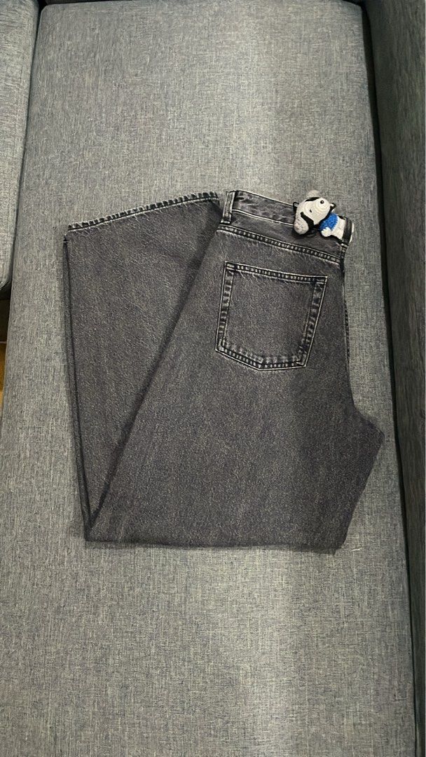 GU by Uniqlo Barrel Pants (Category: Jeans) located in Munoz. Submitted by kobswitdathrifts (Listing ID 1470482763, Image 1). Description: 30-32 waist, 40.5 length, 13.5 thigh & 9.5 leg opening.