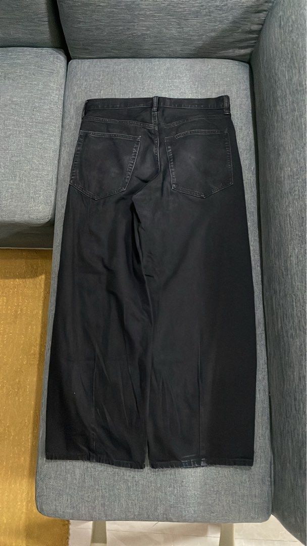GU by Uniqlo Barrel Pants (Category: Jeans) located in Munoz. Submitted by kobswitdathrifts (Listing ID 1470483535, Image 3). Description: 34 waist, 40.5 length, 14 thigh & 10 leg opening.