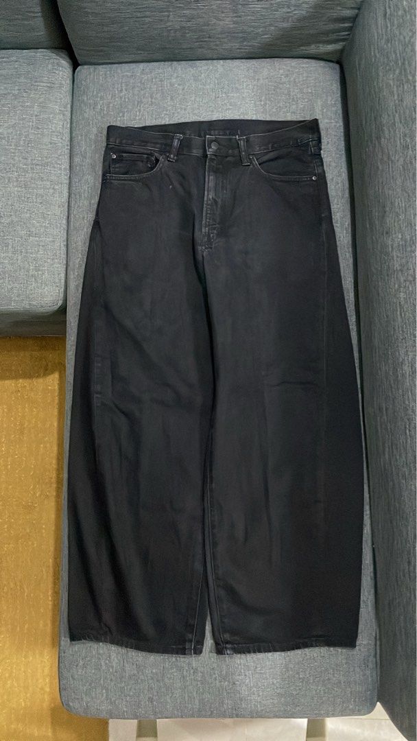 GU by Uniqlo Barrel Pants (Category: Jeans) located in Munoz. Submitted by kobswitdathrifts (Listing ID 1470483535, Image 2). Description: 34 waist, 40.5 length, 14 thigh & 10 leg opening.