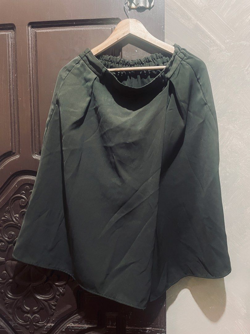 GU by Uniqlo Wideleg Pants (Category: Skirts) located in Batangas. Submitted by norskieshoppe (Listing ID 1470399567, Image 3). Description: medium-semi- large.