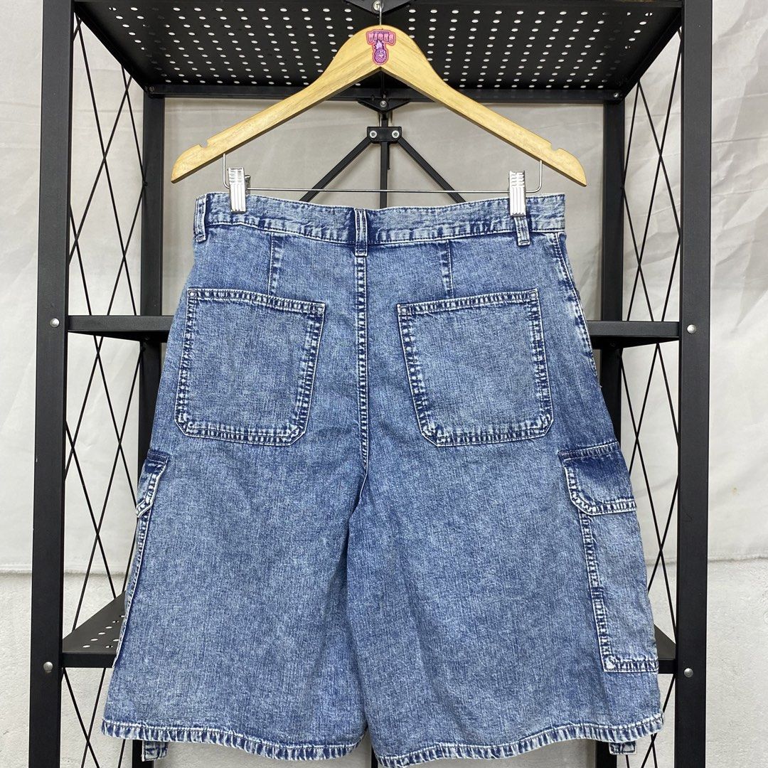 GU Cargo Jorts (Category: Shorts) located in Cebu City. Submitted by cebuvntgvibes (Listing ID 1470367785, Image 2). Description: 16W x 22L (size 30-34) Leg Opening: 13in . Excellent condition. Multiple pockets. Nice light denim wash. No issue. . Mine ₱750+sf.