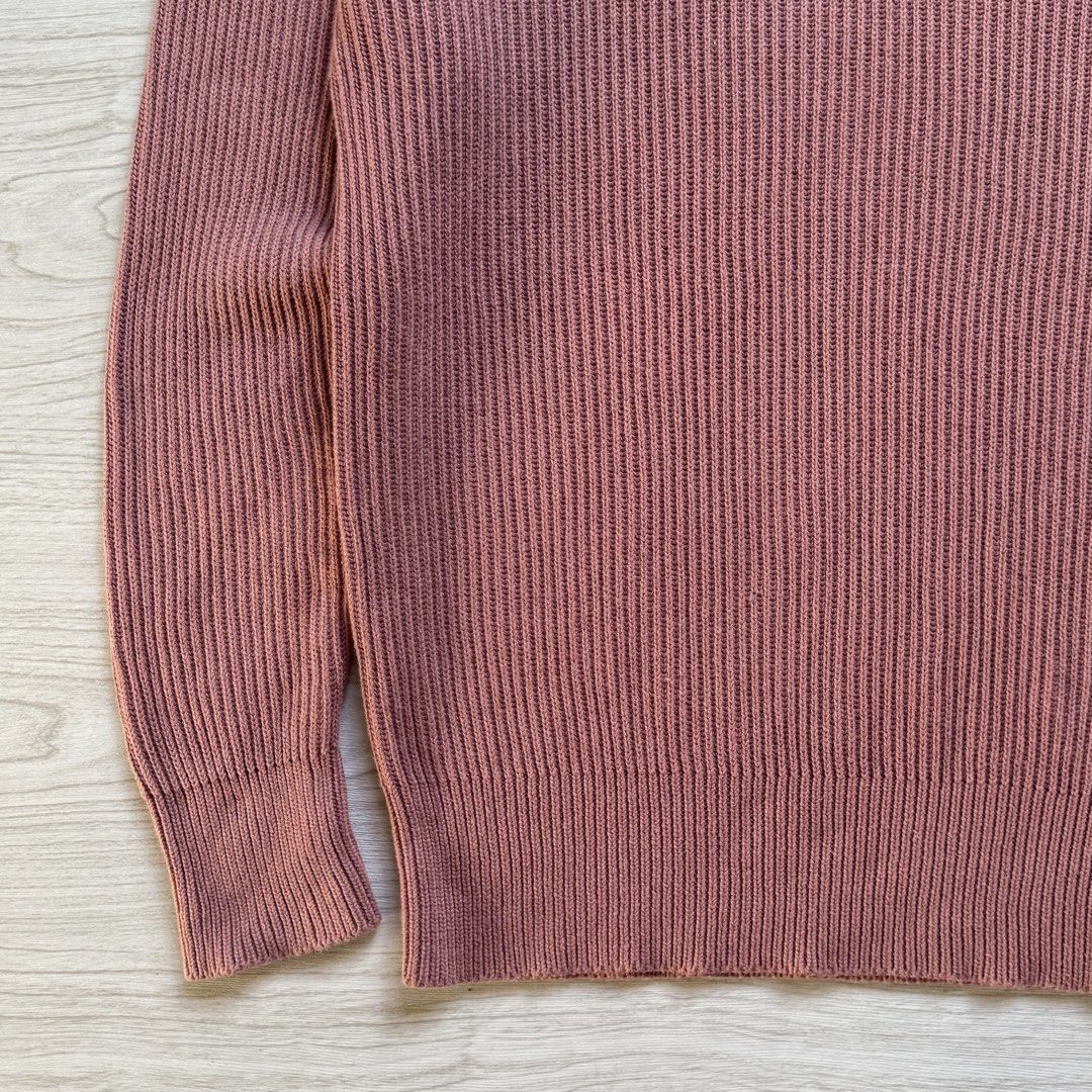 GU Crewneck Knit Sweater (Category: Coats, Jackets and Outerwear) located in Zamboanga. Submitted by rustic.rev (Listing ID 1470471271, Image 3). Description: GU Crewneck Knit Sweater In excellent condition Tagged: L Actual Measurements: Pit to pit: 22” Length: 28” Shoulders: 20” Sleeves length: 26”.