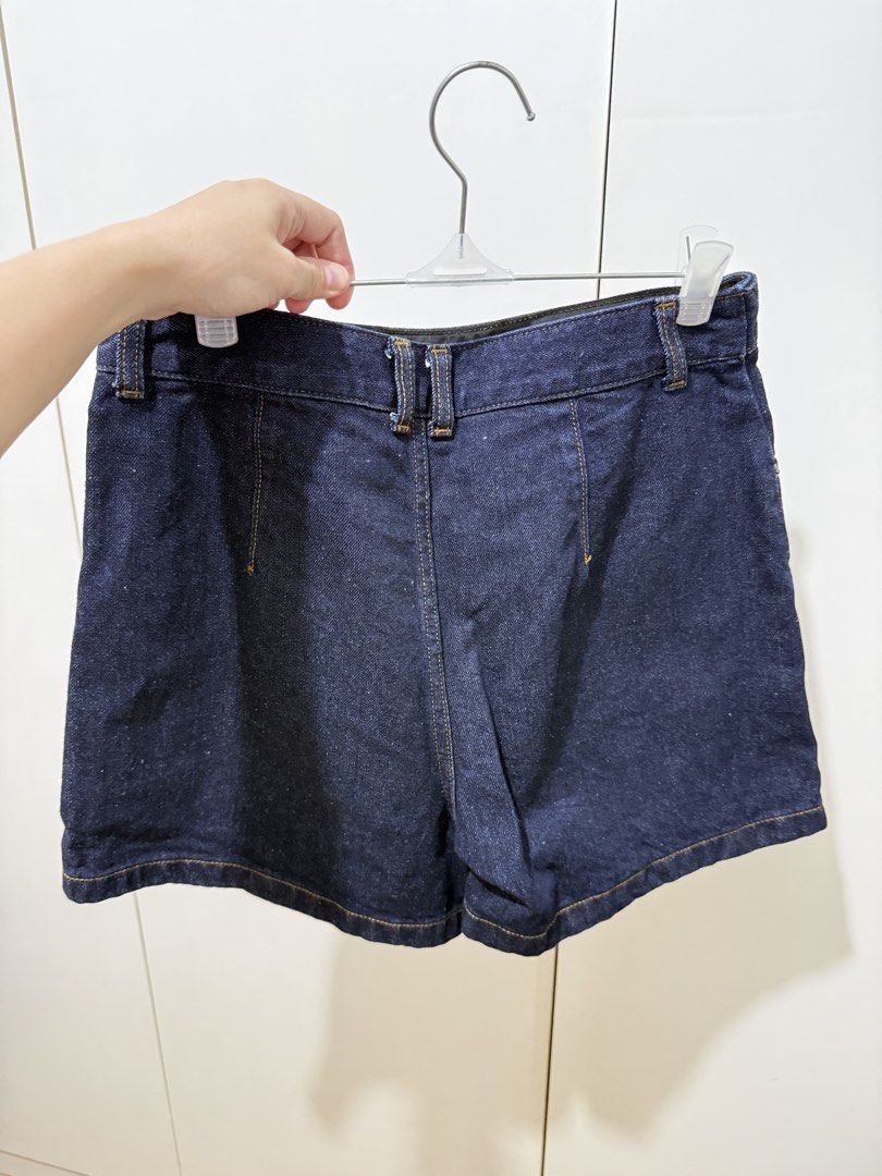 GU Denim skort (Category: Other Bottoms) located in Taguig. Submitted by prelovebyj_ (Listing ID 1470451499, Image 2). Description: Used once!.