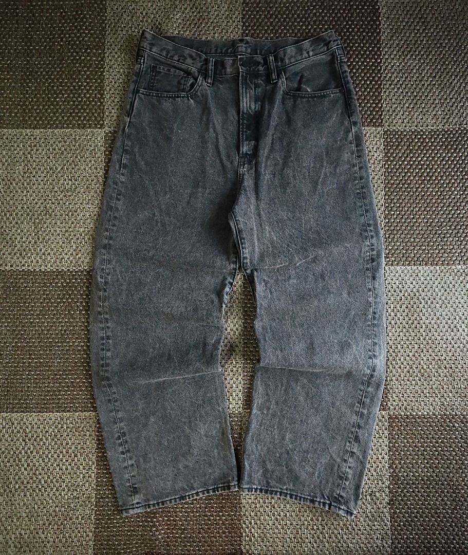GU Stone Washed Baggy Jeans (Category: Jeans) located in Pasig City. Submitted by mlclmchrs (Listing ID 1470436187, Image 1). Description: Sizing: 34 on tag - Baggy fit Waist - 34 inches Length - 41 inches Thigh - 13.5 inches Rise - 13.5 inches Hem - 10 inches NO ISSUES.