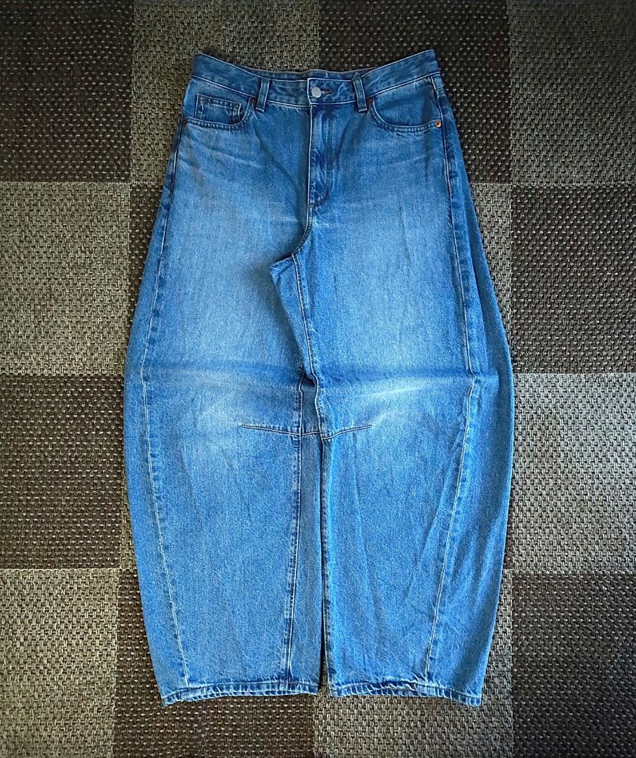 GU Washed Denim Barrel Cut Jeans (Category: Jeans) located in Pasig City. Submitted by mlclmchrs (Listing ID 1470435957, Image 1). Description: Sizing: XL on tag - Baggy fit Waist - 31 inches Length - 39.5 inches Thigh - 14 inches Rise - 11.5 inches Hem - 9.5 inches NO ISSUES.
