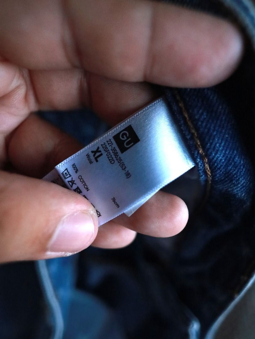 GU Washed Denim Barrel Cut Jeans (Category: Jeans) located in Pasig City. Submitted by mlclmchrs (Listing ID 1470435957, Image 3). Description: Sizing: XL on tag - Baggy fit Waist - 31 inches Length - 39.5 inches Thigh - 14 inches Rise - 11.5 inches Hem - 9.5 inches NO ISSUES.