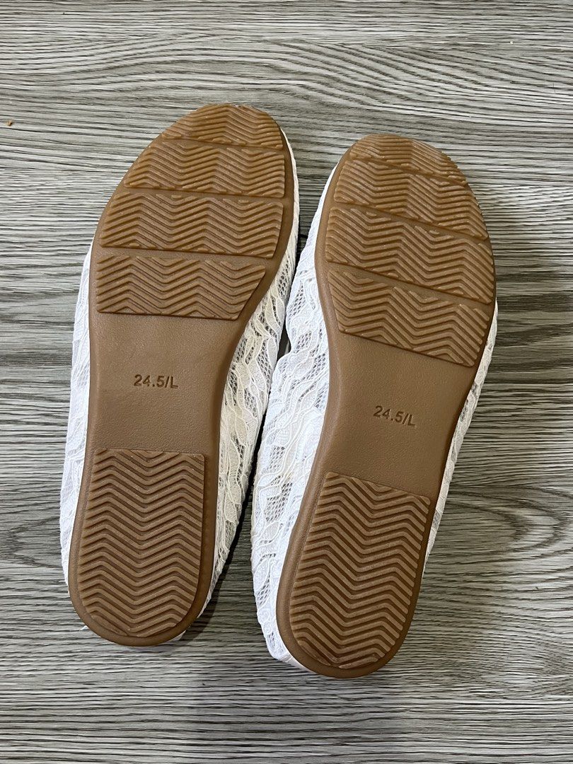 GU White Lace Strap Ballet Flats (Category: Flats & Sandals) located in Muntinlupa City. Submitted by lovedbysabel (Listing ID 1470369385, Image 2). Description: Brand new and super pretty! Bought in Japan during a short trip. Size 24.5 (L). Selling because it’s slightly too big for me. Already got a smaller size!.