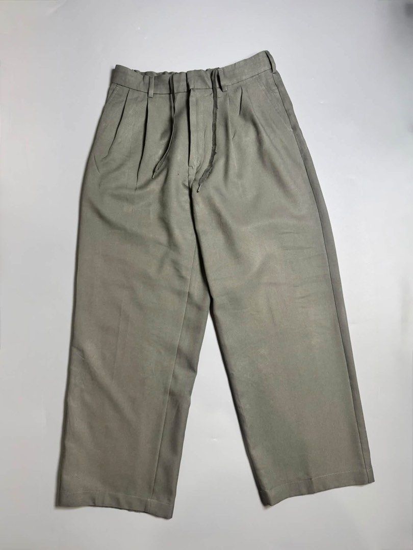 GU Wide Pleated Trousers (Category: Trousers) located in Manila. Submitted by slysnoopy (Listing ID 1470475018, Image 3). Description: Sage Green Colorway Size 30-32 Length 40 Leg Opening 10 Loc: Tondo Good as new.
