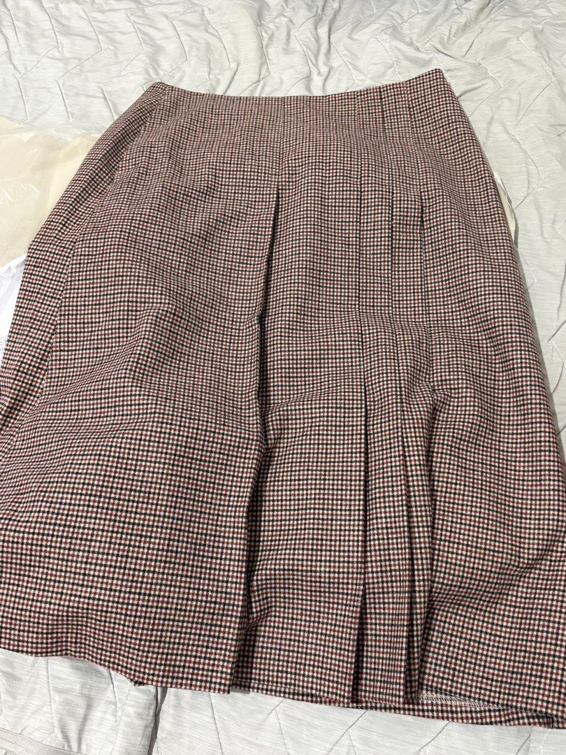 GU Women Random Pleats Check Skirt Wine XXL, Women's Fashion, Bottoms ...