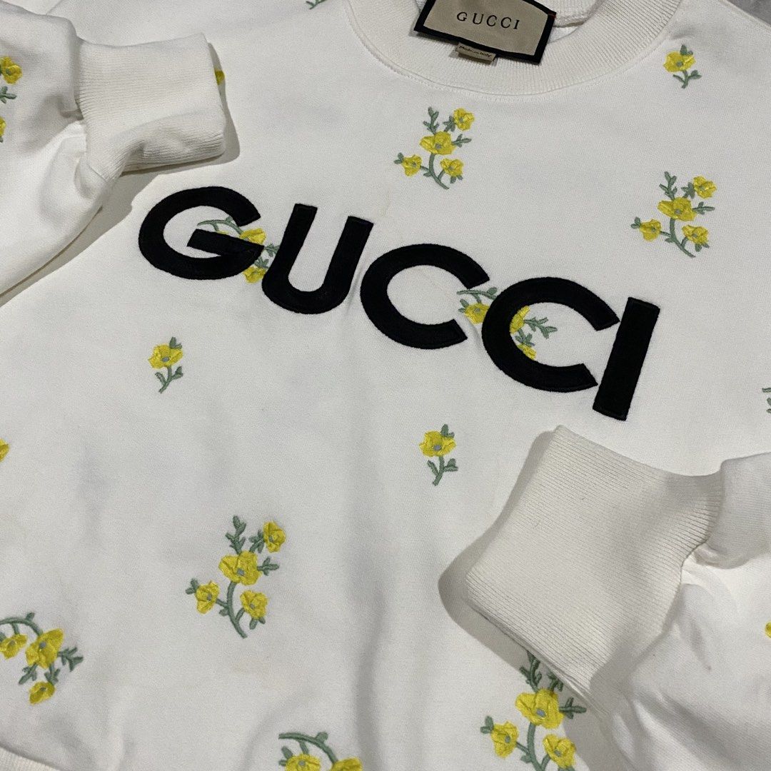 GUCCI (Category: Luxury Apparel) located in Bacolod City. Submitted by thriftedfits. (Listing ID 1470524659, Image 3). Description: GUCCI FLORAL SWEATSHIRT ♻️ Size: L on tag | best fit M to L Measurements: 23” width / 20.5” length Condition: Excellent (9/10 Color rate) Flaws: None, washables Price: ₱400 + shipping fee 🏷️ Mode of Payment: GCash / Bank Courier: J&T Express (nationwide).