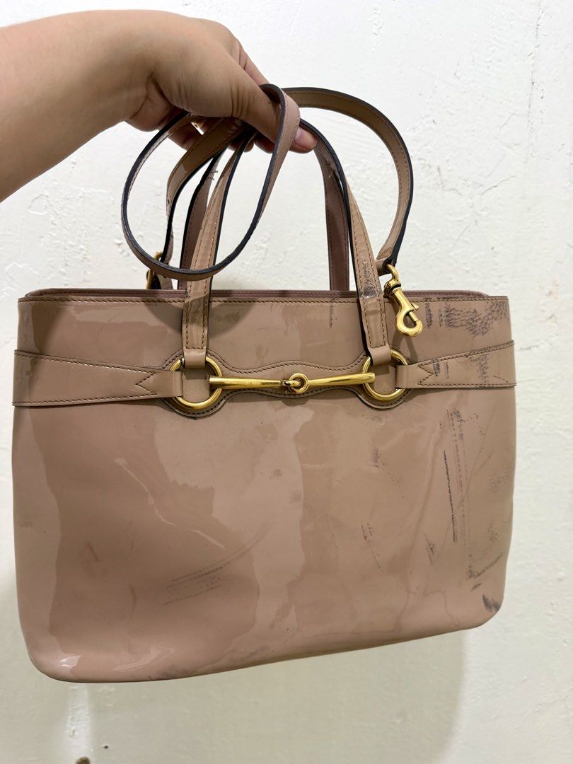 Gucci horsebit (Category: Luxury Bags & Wallets) located in Manila. Submitted by prelovedbyramiah (Listing ID 1470452165, Image 1). Description: authentic not project bag color transfer only no other flaws two way medium size.