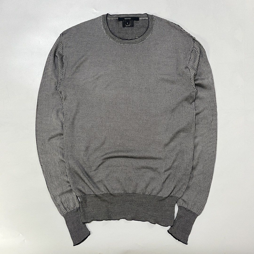 GUCCI HOUNDSTOOTH KNIT SWEATER (Category: Luxury Apparel) located in Bacolod City. Submitted by the.finest (Listing ID 1470535006, Image 1). Description: Gucci Houndstooth Pattern Knit Sweater Tag Size: Small Width: 17 (safe to stretch) Length: 26.5 Condition: 9/10 6,500+shipping fee .
